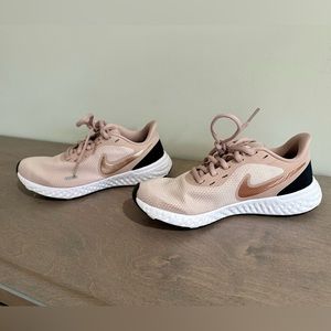 Nike Revolution athletic sneakers, women’s size 6
